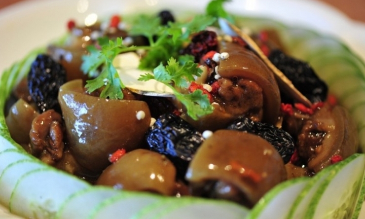 Chế biến đuôi bò hầm thuốc bắc bổ dưỡng cho cả nhà