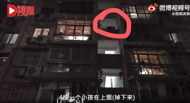 Clip: Người đàn ông lớn tuổi đỡ cậu bé nặng 80kg rơi từ tầng 4, danh tính khiến dân mạng trầm trồ