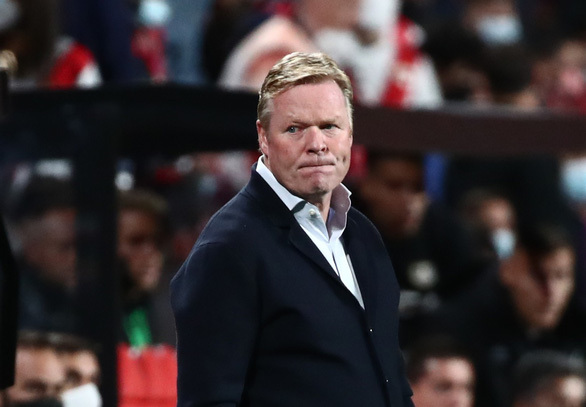 Barca chính thức sa thải HLV Koeman