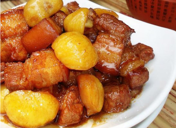 Cách làm thịt kho hạt dẻ thơm ngon đúng điệu