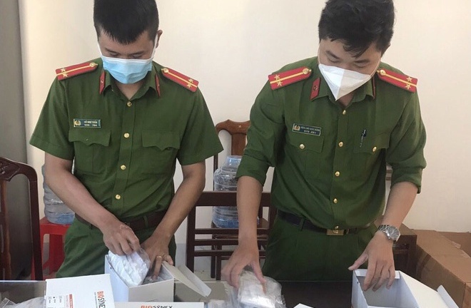 Đắk Nông: Phát hiện hàng trăm bộ kit test nhanh COVID-19 không rõ nguồn gốc