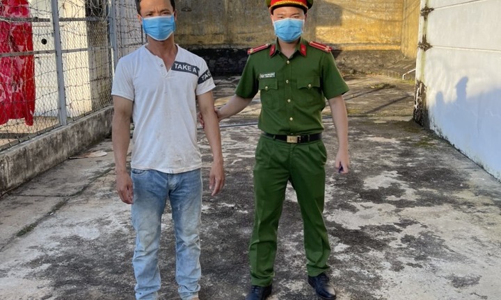 Khởi tố 2 đối tượng trộm tiền phúng viếng để tiêu xài