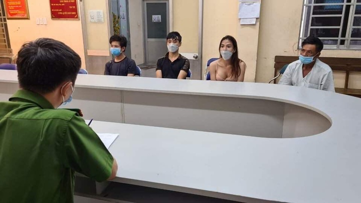 Giả gái gạ tình đàn ông để chiếm đoạt tài sản