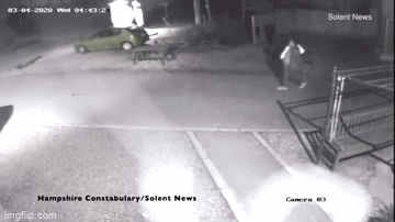 Người phụ nữ đi 