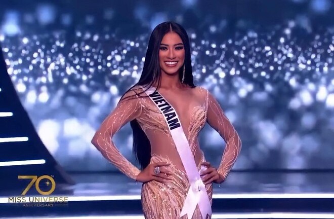Kim Duyên khoe nhan sắc đỉnh cao tại bán kết Miss Universe 2021 bất chấp camera thường