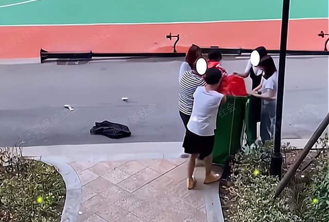 Chú rể ném thẳng cô dâu vào thùng rác, biết lý do cộng đồng mạng còn ủng hộ nhiệt tình