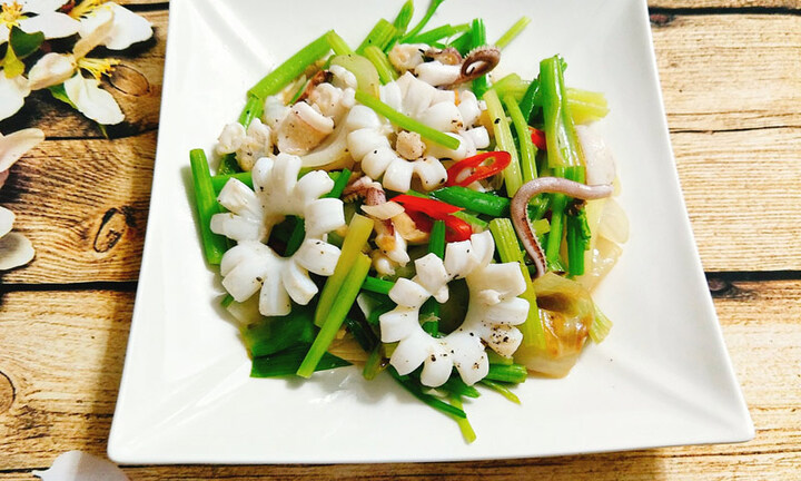 Cách làm mực xào cần tỏi thơm ngon nức mũi 