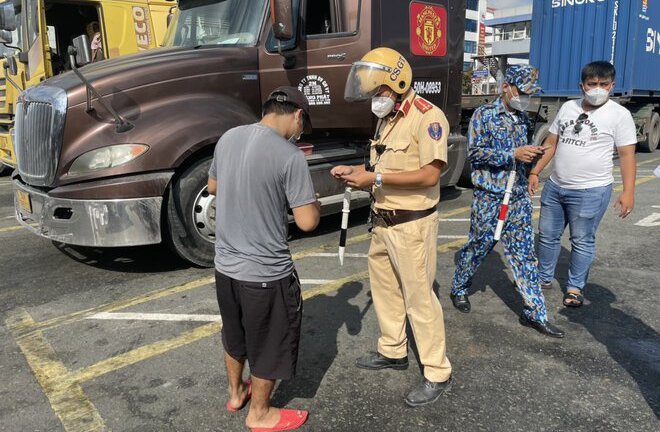 TP.HCM: Phát hiện nhiều tài xế xe container sử dụng ma túy và tàng trữ vũ khí