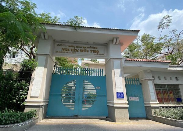 TP.HCM: Nữ sinh ở nhảy từ lầu 3 xuống sân trường