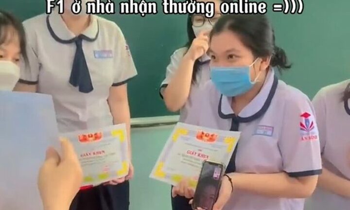 Nữ sinh F1 không thể trực tiếp nhận giấy khen, bạn bè liền nghĩ ra phương pháp cực
