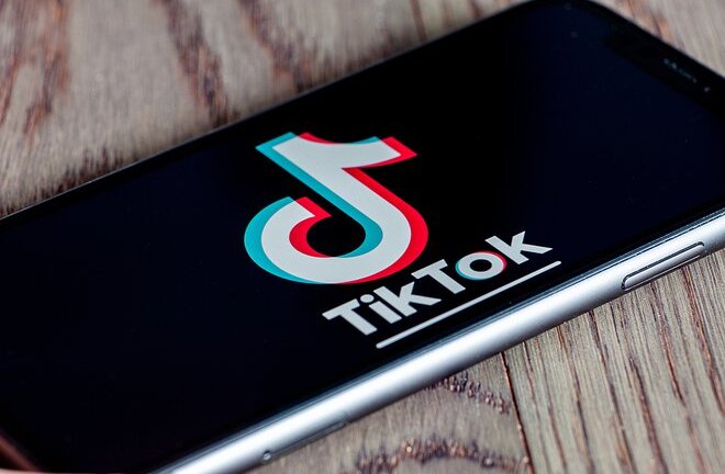 Đang quay clip TikTok, thiếu nữ 15 tuổi vô tình tự sát hại chính mình