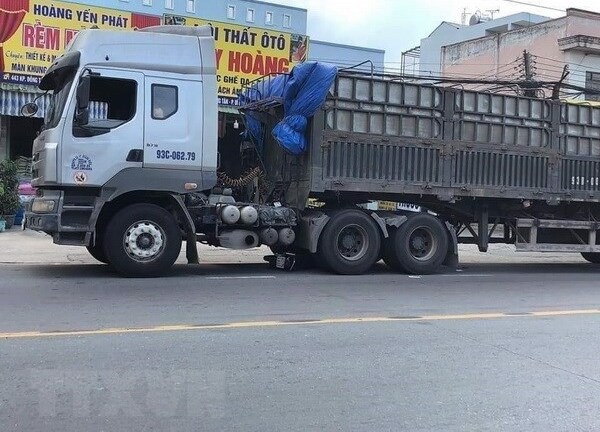 Bình Dương: Xe đầu kéo tông trúng hai vợ chồng khiến nạn nhân tử vong tại chỗ