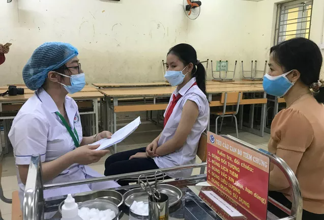 Ngày 16/4: Tiêm vaccine COVID-19 cho gần 1000 trẻ 11 tuổi ở Hà Nội