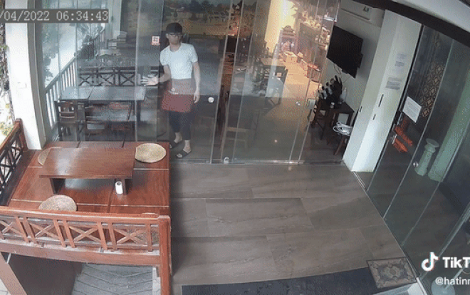 Đẩy mạnh khiến cửa kính vỡ toang, nam nhân viên có biểu cảm khiến dân tình cười ngất