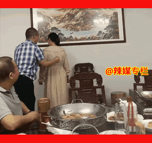 Người đàn ông đấm vợ liên tiếp giữa buổi họp lớp vì lý do gây tranh cãi