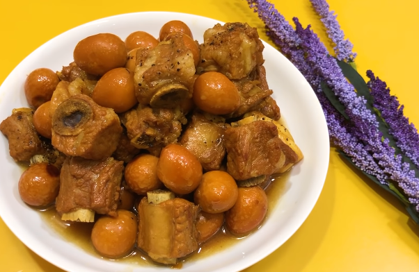 Cách làm sườn kho trứng cút thơm ngon hao cơm tại nhà