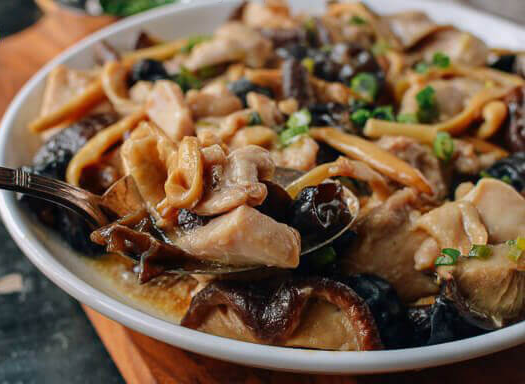 Cách làm món gà xào nấm hương thơm ngon trẻ già đều thích