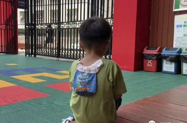 Phát hiện con trai 5 tuổi không cùng huyết thống, ông bố có hành động gây sốc nặng