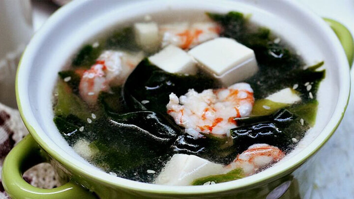 Cách nấu canh rong biển với tôm thơm ngon, không bị tanh ngay tại nhà