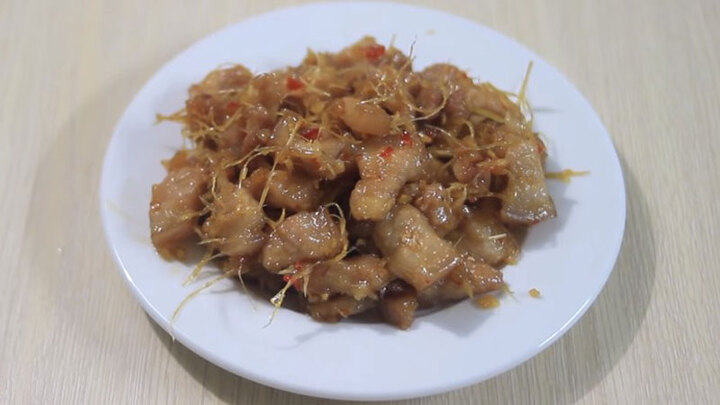 Mách bạn cách làm thịt lợn xào sả ớt ngon và đơn giản tại nhà