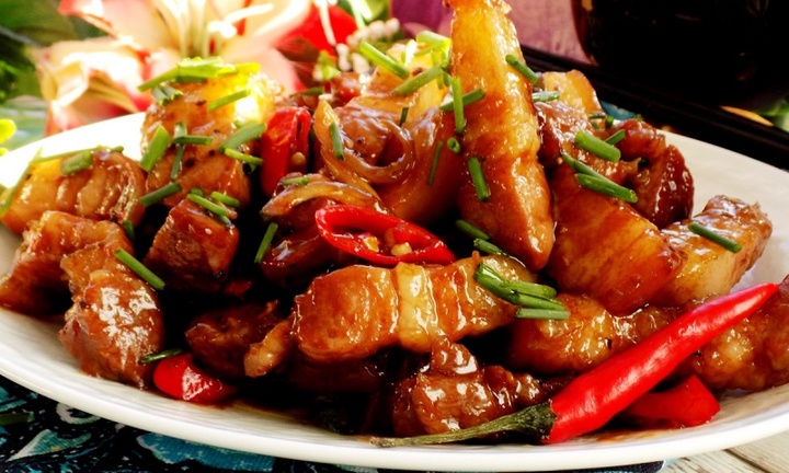 Thịt ba chỉ rim chua ngọt thơm ngon đậm vị, đảm bảo nồi cơm hết bay trong 