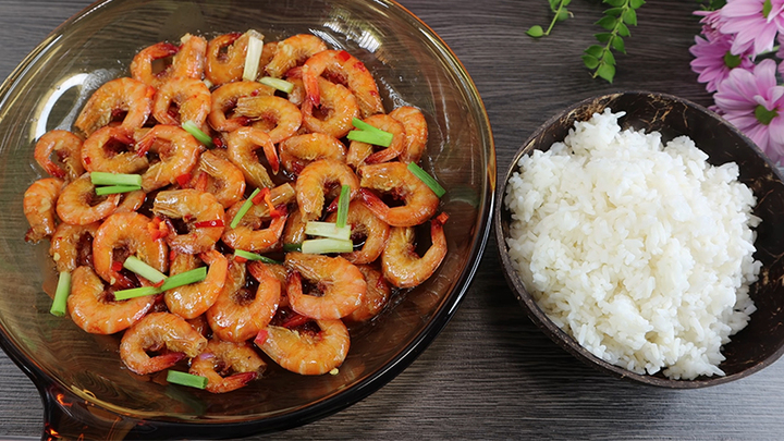 Cách làm tôm rang nước cốt dừa ngon ngọt vô cùng đưa cơm