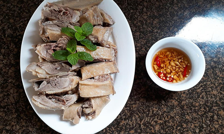 Mách chị em cách luộc vịt ngon, mềm, không tanh hôi