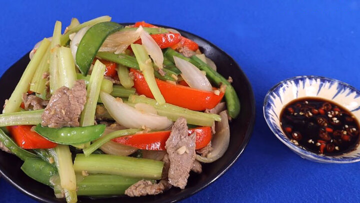 Cách làm thịt bò xào cần tây thơm ngon khó cưỡng cho cả gia đình