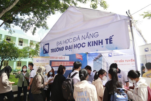 Giảng viên Đại học Kinh tế Đà Nẵng thừa nhận nhờ sinh viên đi thi hộ lấy chứng chỉ