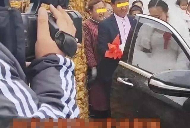 Chàng trai 30 tuổi mạnh tay chi gần 700 triệu để kết hôn với cô dâu 40 tuổi từng