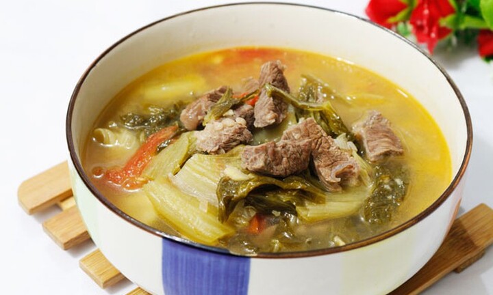 Cách nấu canh dưa chua thịt bò thanh mát thơm ngon cực hấp dẫn