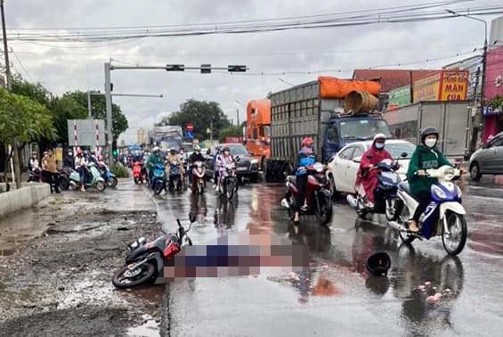 Nam sinh lớp 10 ở Đồng Nai bị xe tải cán tử vong trên đường đi học về