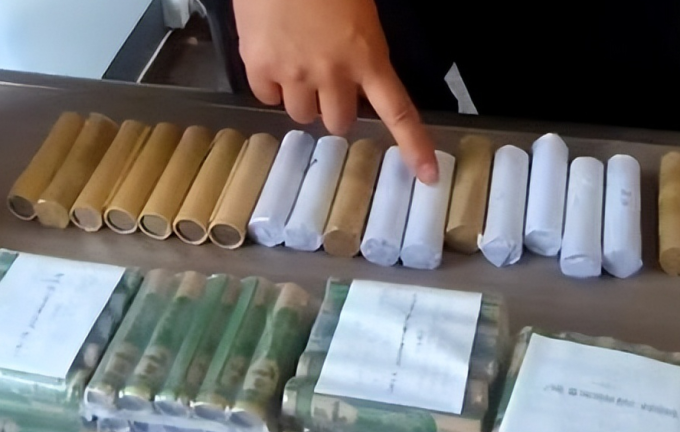 Nhân viên kiện công ty ra tòa, sếp trả đũa bằng 60kg tiền xu