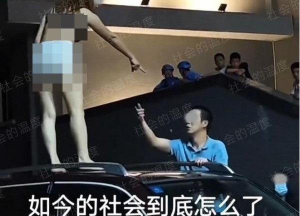 Cô vợ có hành động táo bạo khi phát hiện chồng chở nhân tình đi chơi