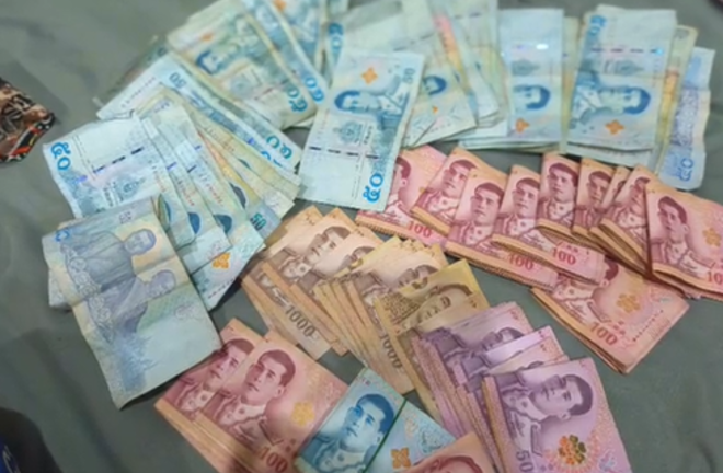 Người bố lâm bệnh tiết lộ chỗ cất giữ tiền bấy lâu khiến cả gia đình bất ngờ