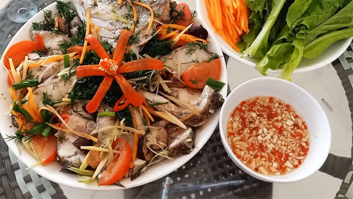 Cá hấp kiểu này ngon ngọt tự nhiên lại bắt mắt, ai đến chơi nhà cũng phải khen không ngớt