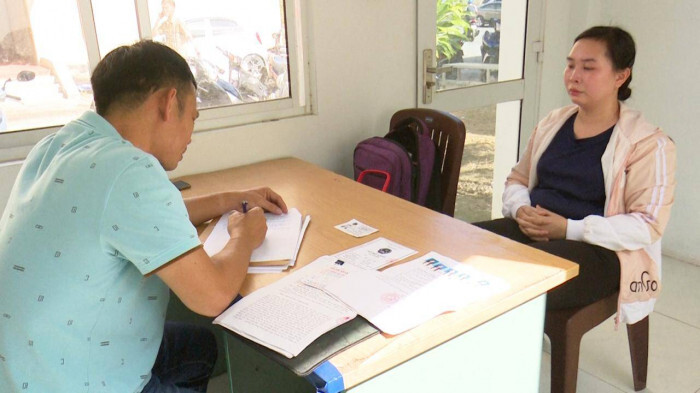 Người phụ nữ lừa đảo 2 xe ôtô đem cầm lấy tiền đánh bạc ra đầu thú