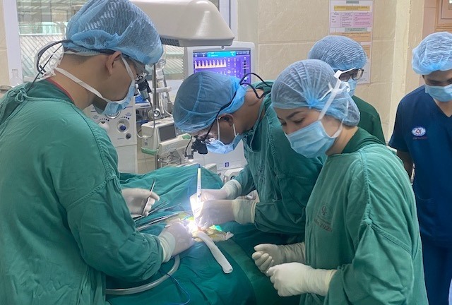 Sửa trái tim dị tật cho bé sơ sinh nặng 870gram tại Hà Nội