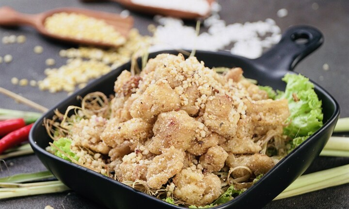 Học ngay công thức sụn gà rang muối cực hấp dẫn cho chồng lai rai xem World Cup