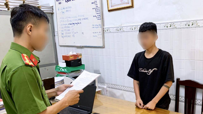 Thiếu niên 15 tuổi chém hàng xóm vì nghi sàm sỡ phụ nữ