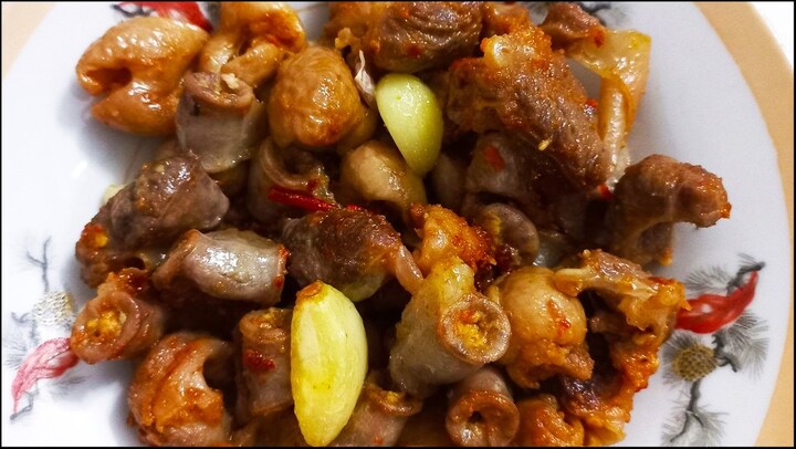 Vợ chế biến lòng heo theo cách này, chồng được món nhâm nhi ngon quên sầu