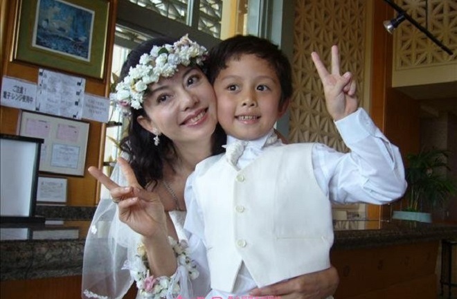 Nữ diễn viên để con cai sữa năm 12 tuổi và bi kịch con gặp phải ở tuổi trưởng thành