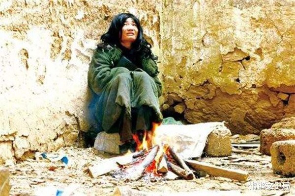 Chàng trai 8 tuổi vẫn được bố mẹ cõng, 23 tuổi chết đói vì không biết tự nấu ăn