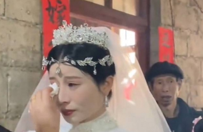 Cô dâu khóc như mưa trong đám cưới, nguyên nhân khiến cộng đồng mạng thương cảm