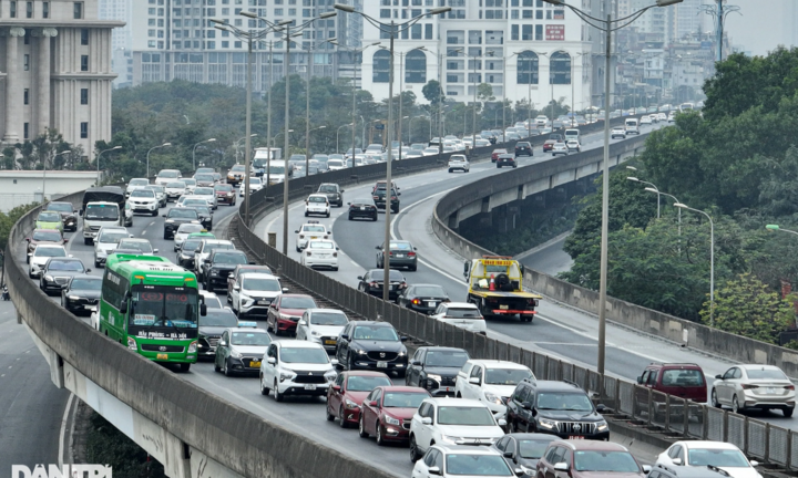 Cửa ngõ Hà Nội ùn tắc ngày mùng 2 Tết