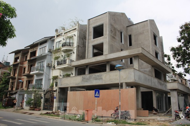 Hà Nội kiểm tra việc cấp sổ đỏ, giấy phép xây dựng