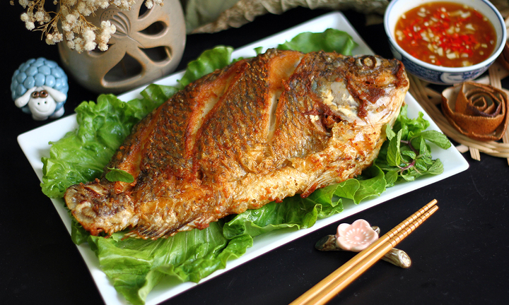 Rán cá đừng dại cho ngay vào chảo dầu, làm điều này trước để da cá vàng giòn không sát chảo