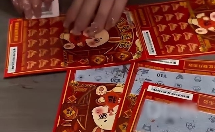 Cô dâu chú rể ngỡ ngàng vì một thứ trong phong bì mừng cưới