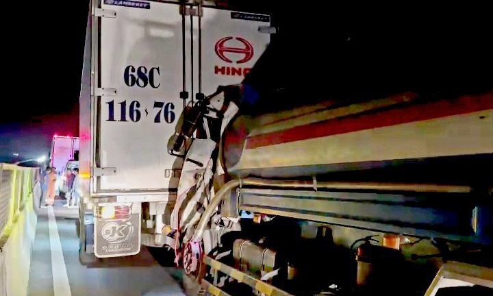 Tin tức tai nạn giao thông mới nhất ngày 5/3: Tài xế gãy hai chân, kẹt trong cabin sau tai nạn trên cao tốc