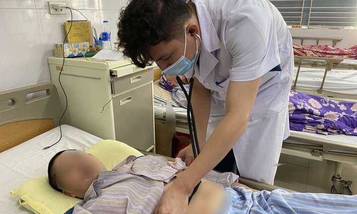 Ăn tiết canh trong đám cưới, người đàn ông sốc nhiễm khuẩn nguy kịch